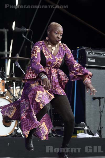 ANGELIQUE KIDJO - 2016-06-25 - PARIS - Hippodrome de Longchamp - Bagatelle - 